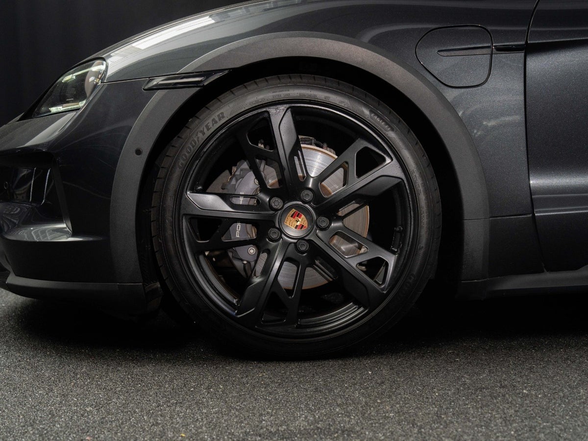 Gallery image 5 of 18