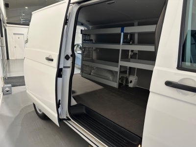 VW Transporter TDi 150 Kassevogn lang