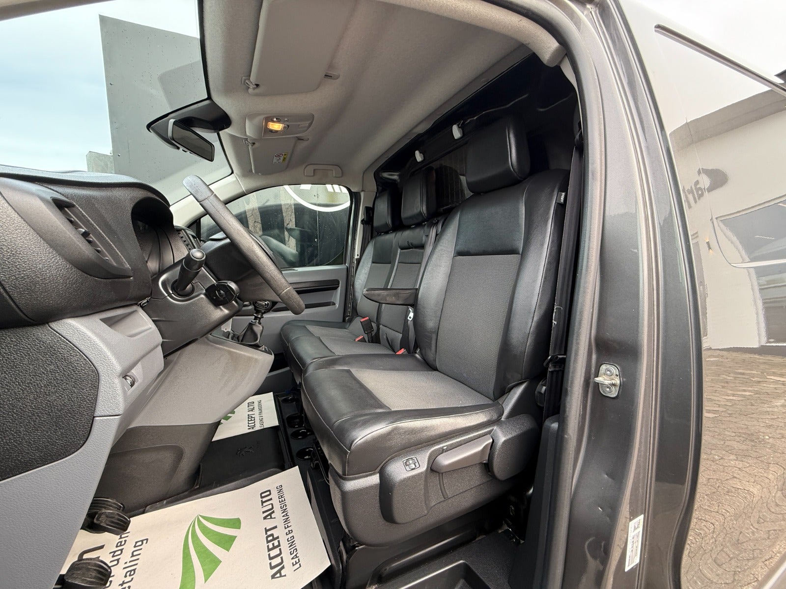 Peugeot Expert BlueHDi 120 L2 Premium Van