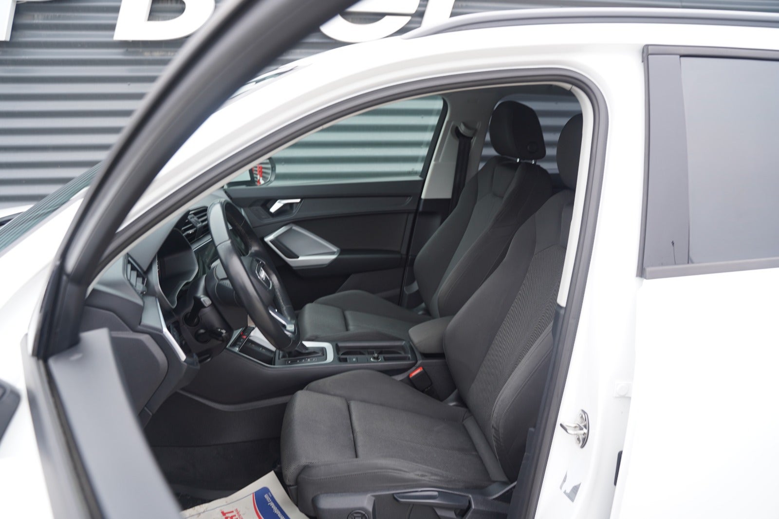 Billede af Audi Q3 45 TFSi e Attitude plus S-tr.