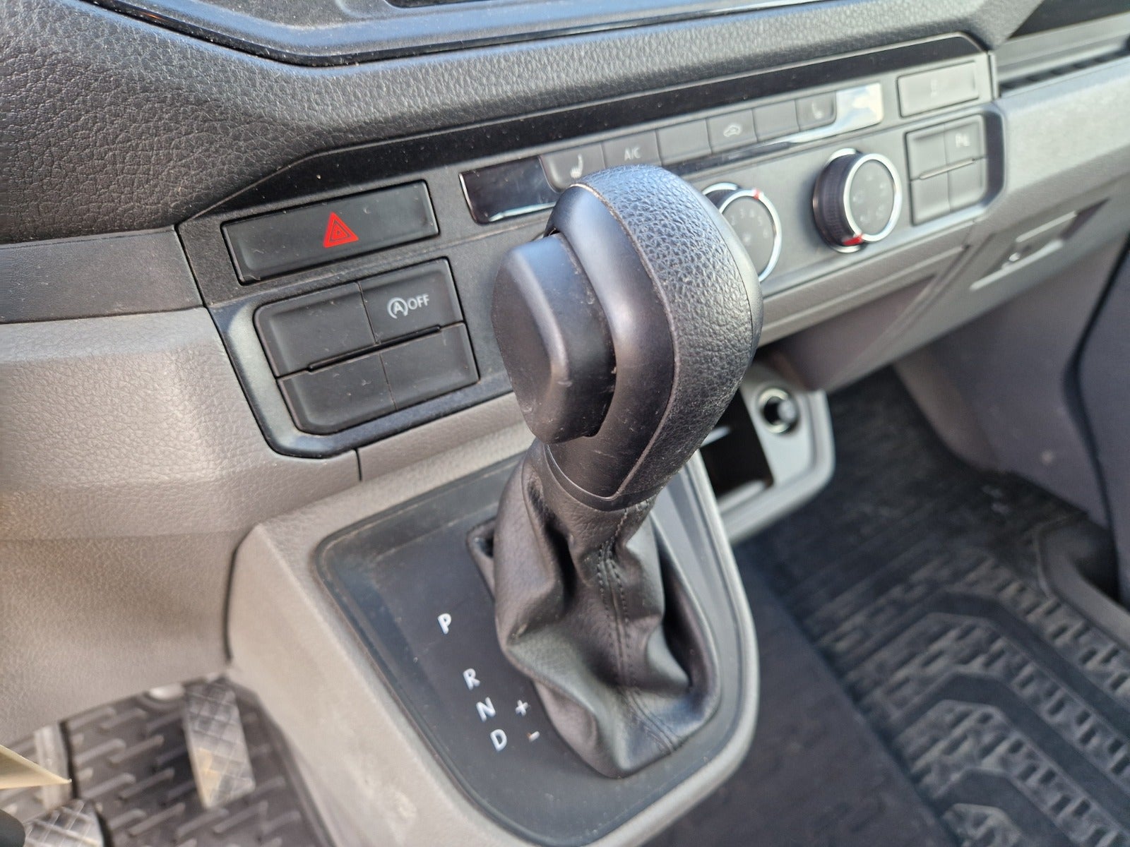 Billede af VW Crafter 35 2,0 TDi 177 Kassevogn L4H3 aut.