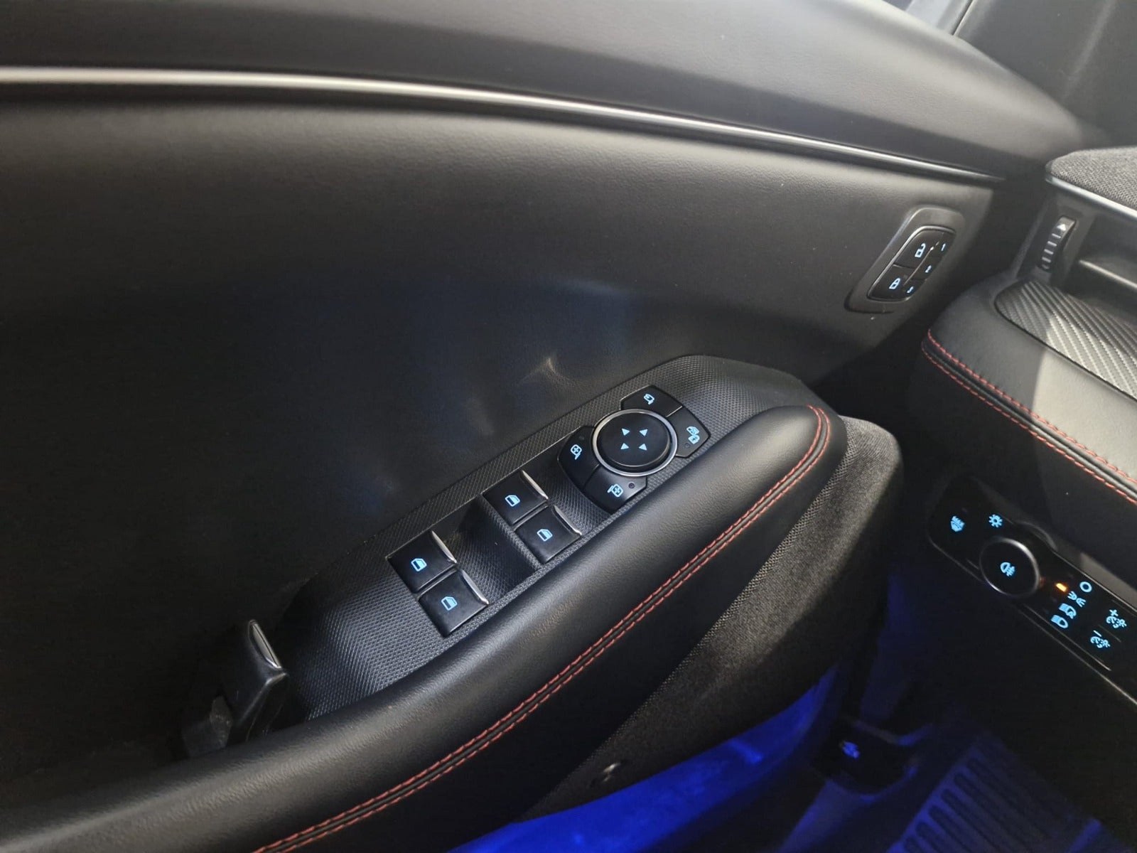 Billede af Ford Mustang Mach-E 75 Premium Standard Range AWD