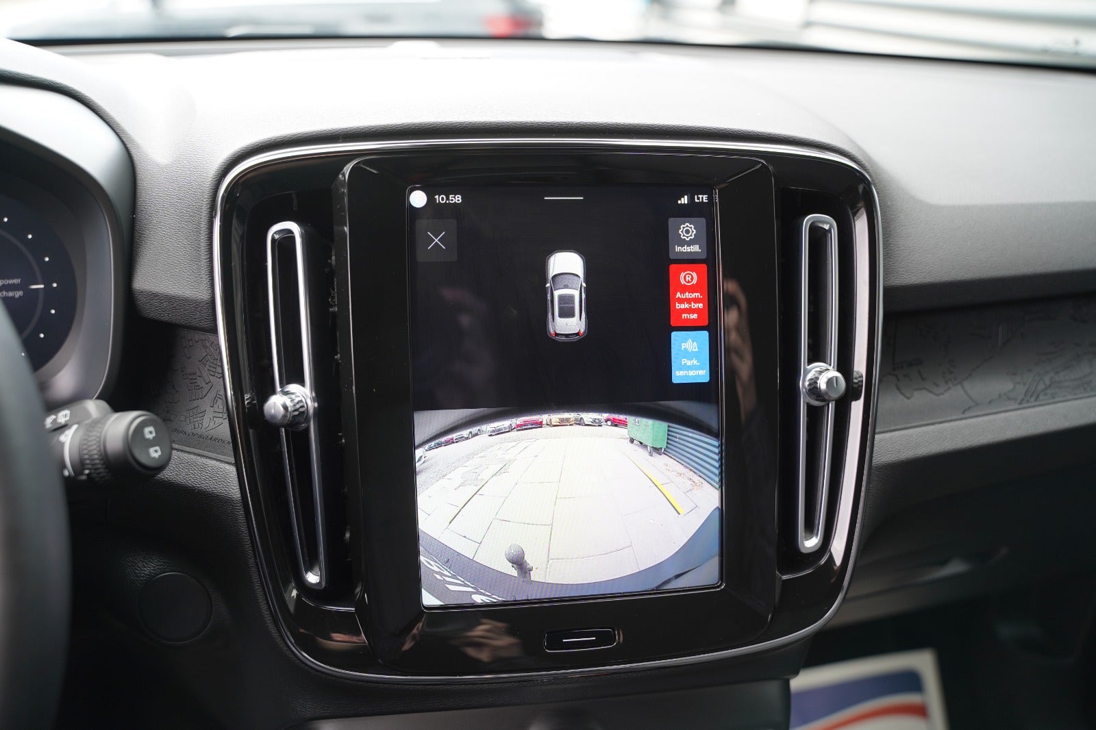 Billede af Volvo EX40  Extended Range Black Edition