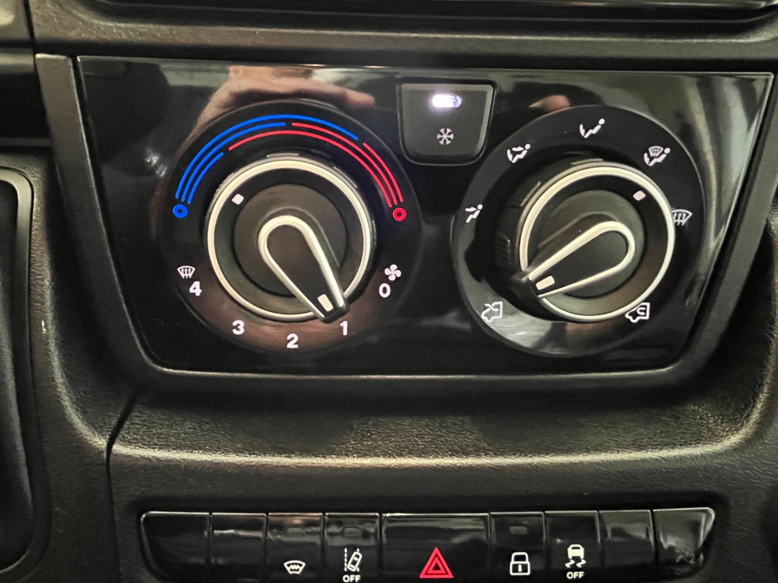 Billede af Peugeot Boxer 335 2,2 BlueHDi 140 L3 Premium EAT8