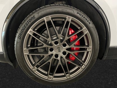 Porsche Macan Turbo Van