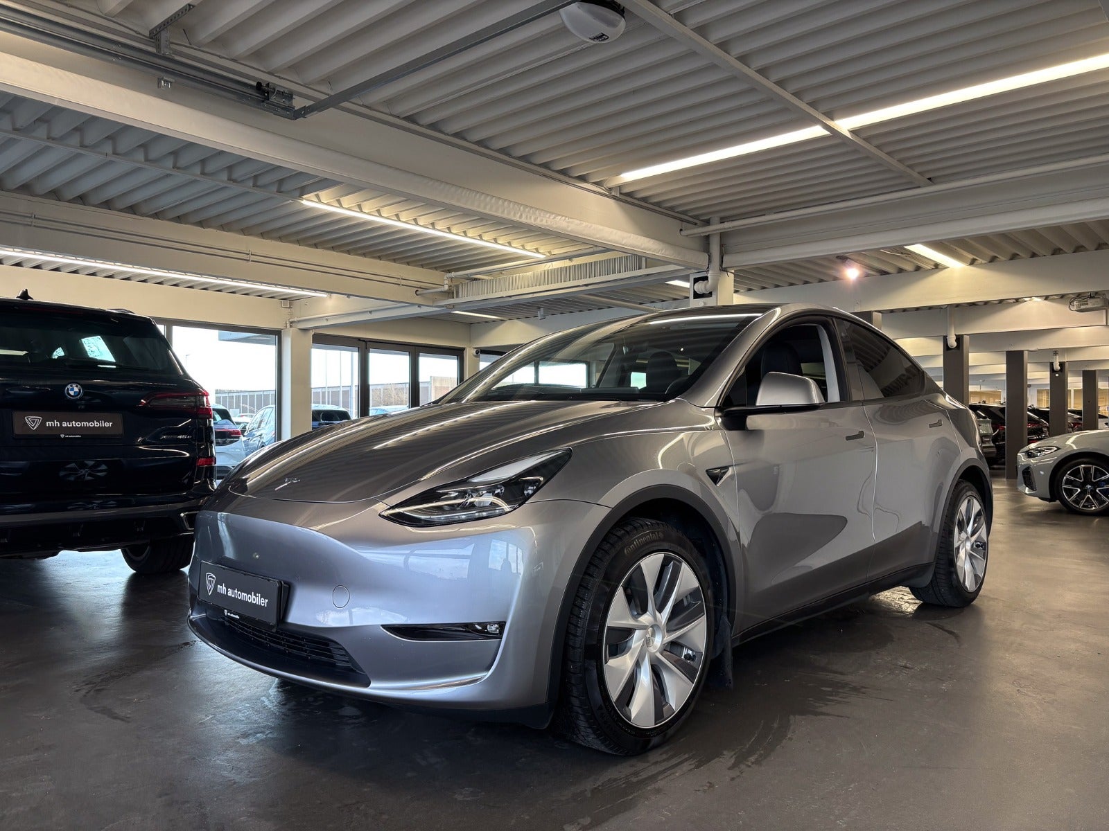 Tesla Model Y  Long Range AWD