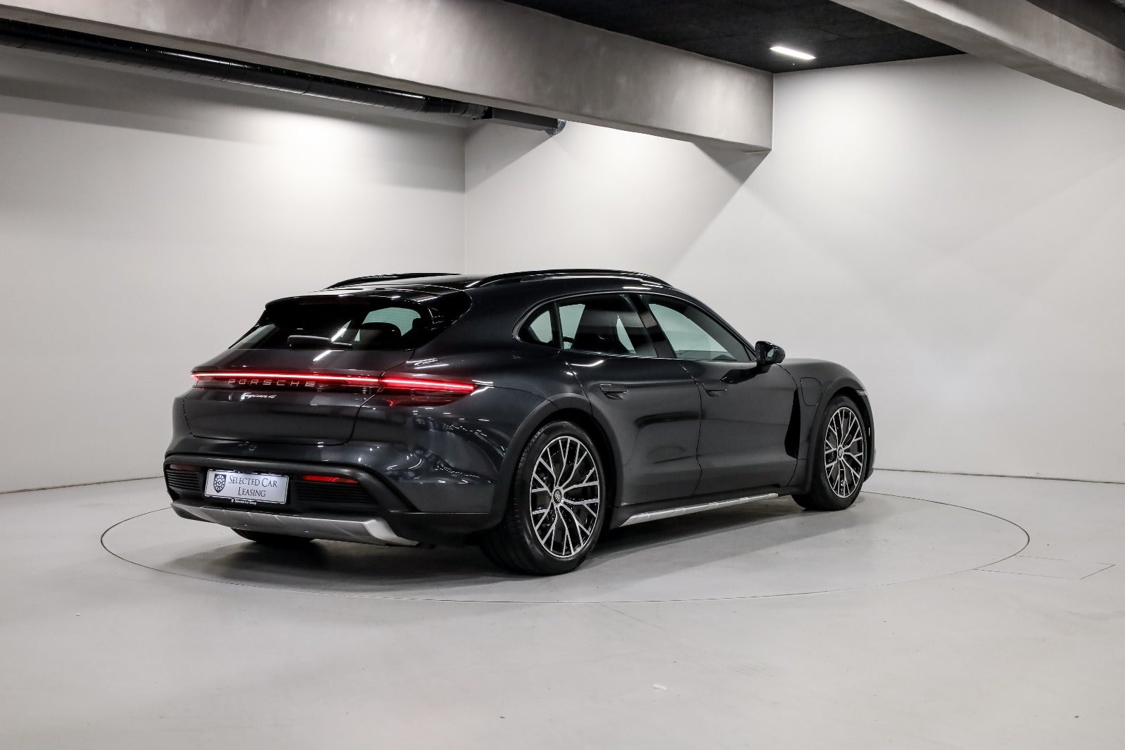 Porsche Taycan 4 Performance+ Cross Turismo