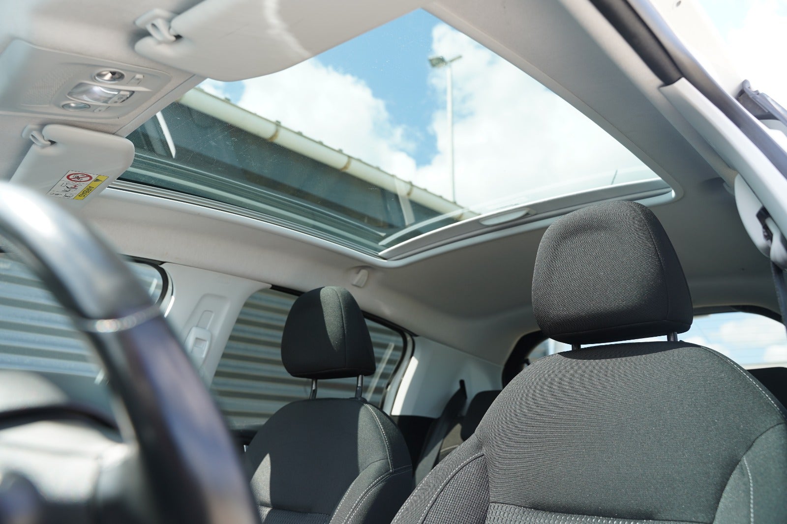Billede af Peugeot 208 1,6 BlueHDi 100 Allure Sky