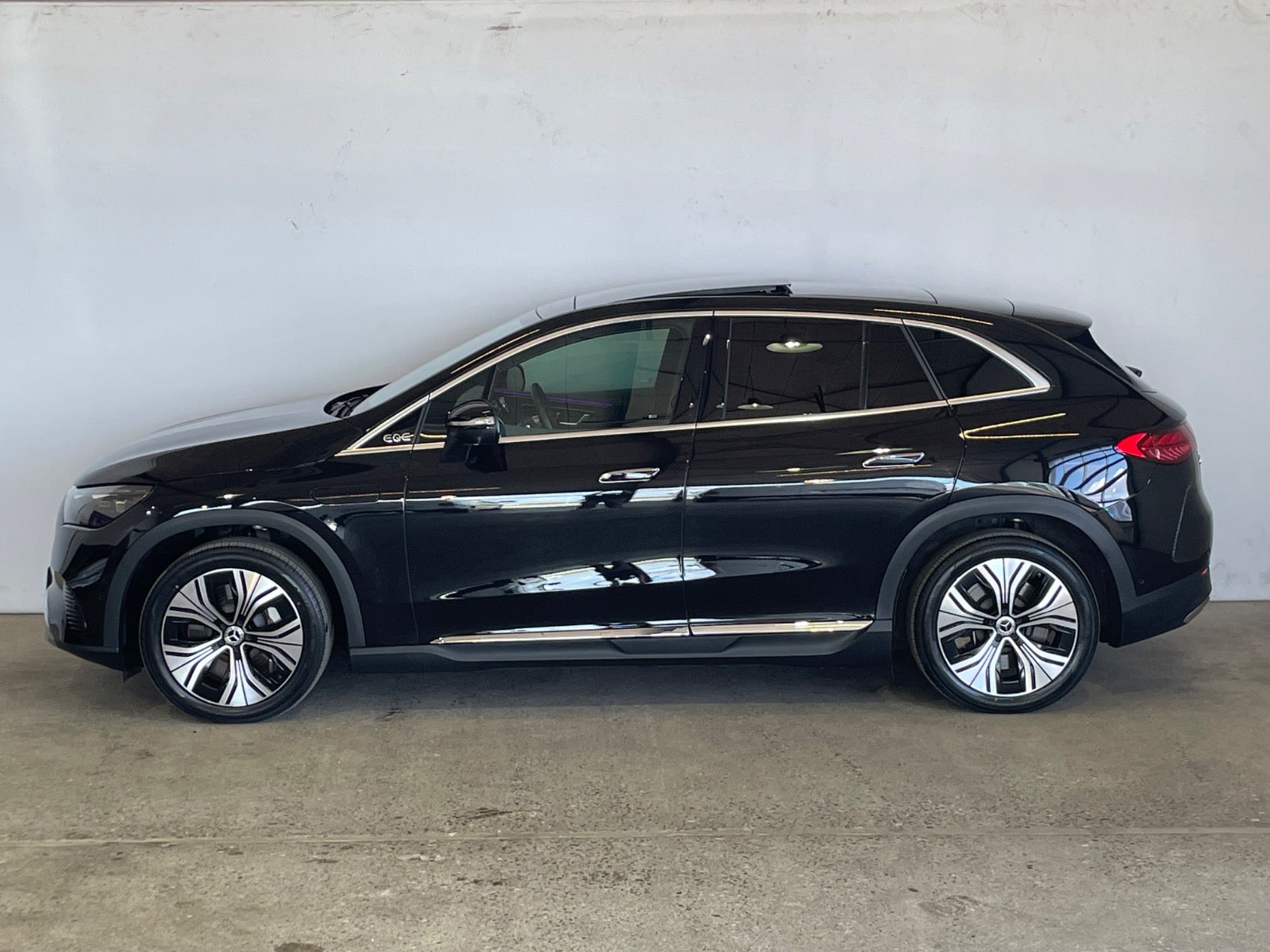 Mercedes EQE300 SUV Electric Art Van