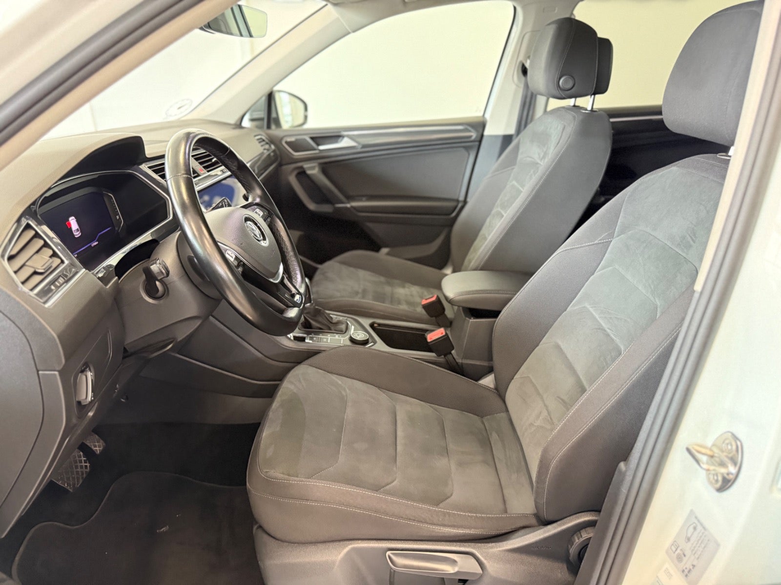 Billede af VW Tiguan Allspace 2,0 TDi 240 R-line DSG 4Motion 7prs
