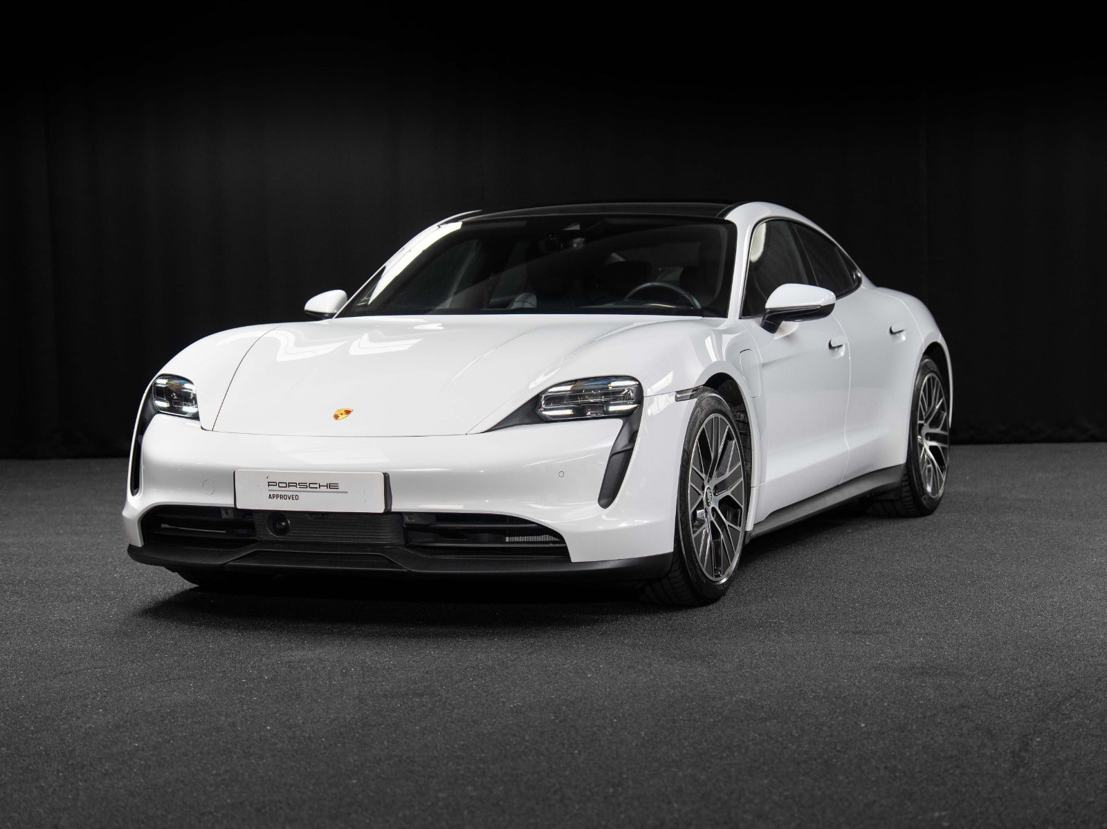 Gallery image 1 of 18