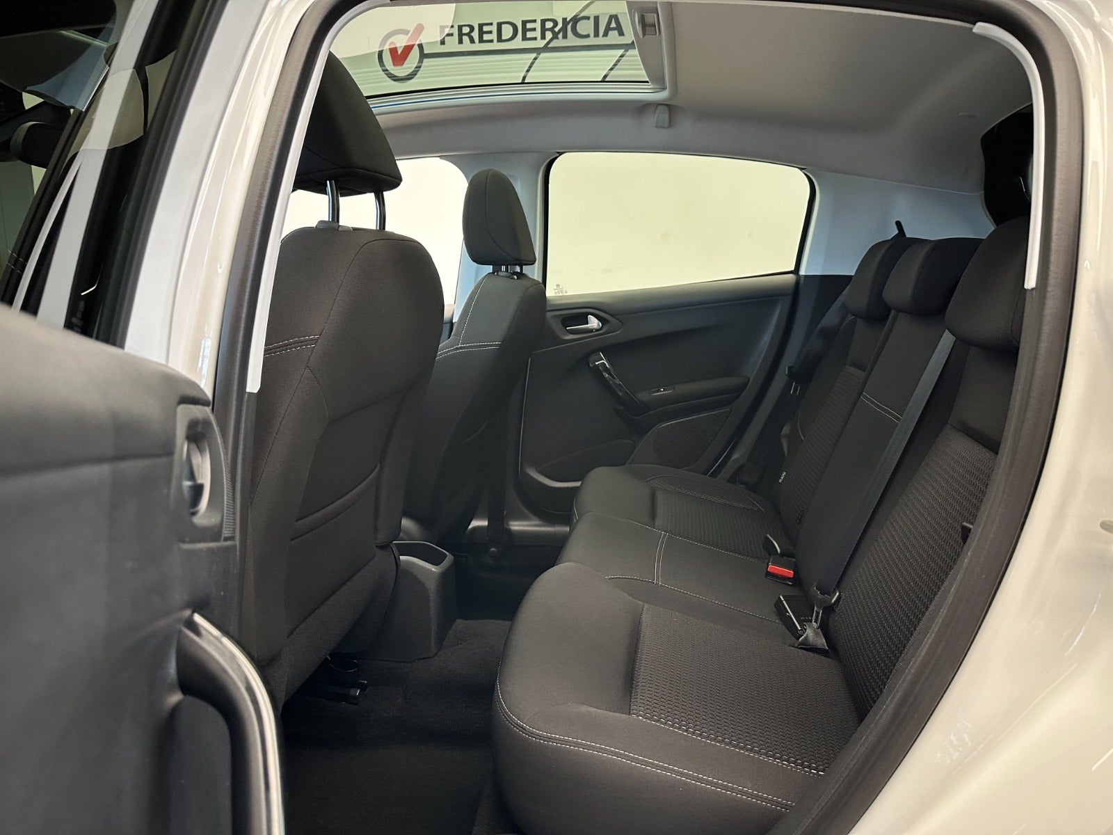 Billede af Peugeot 208 1,2 PureTech 82 Allure Sky