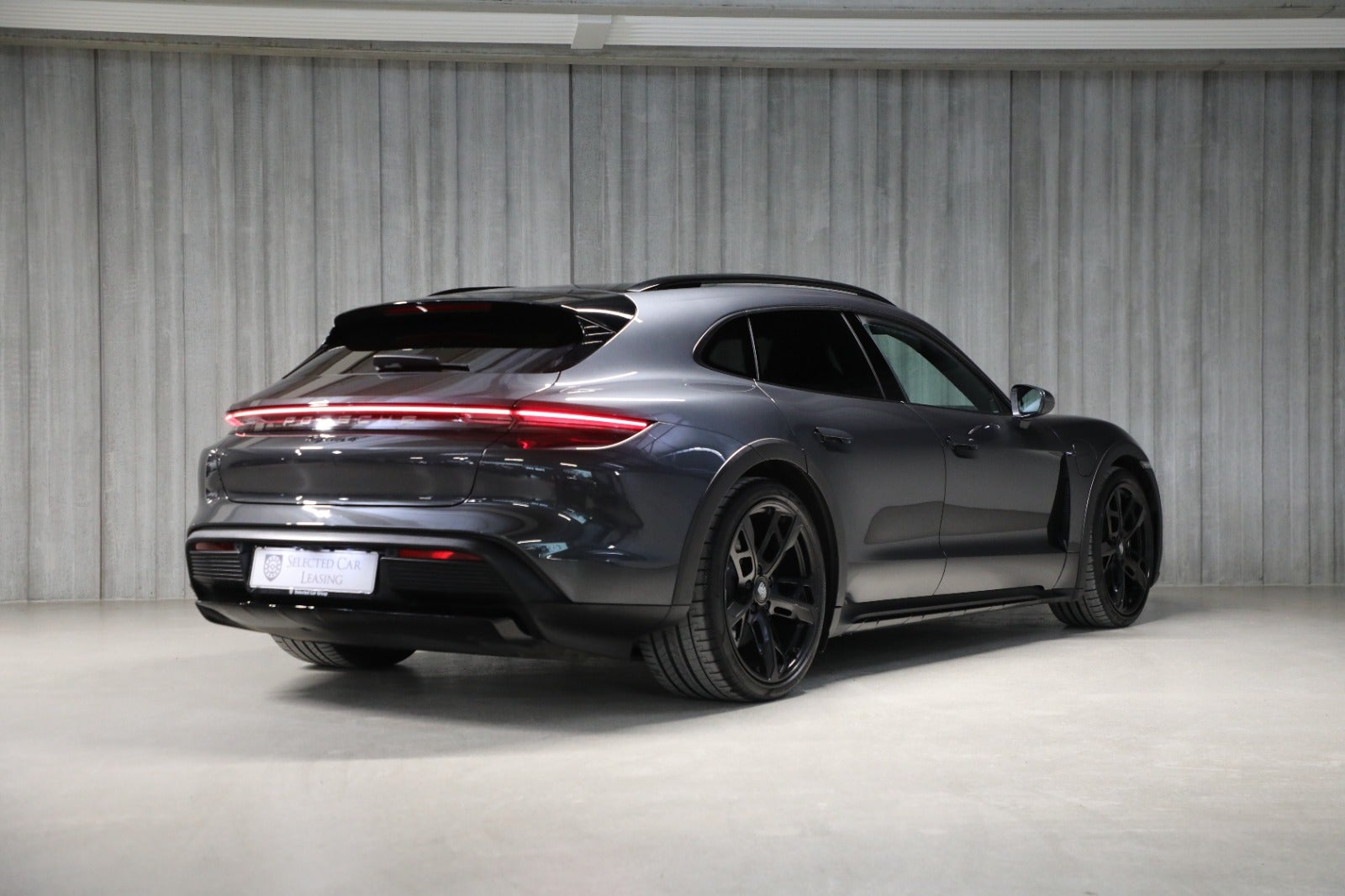 Porsche Taycan 4 Performance+ Cross Turismo