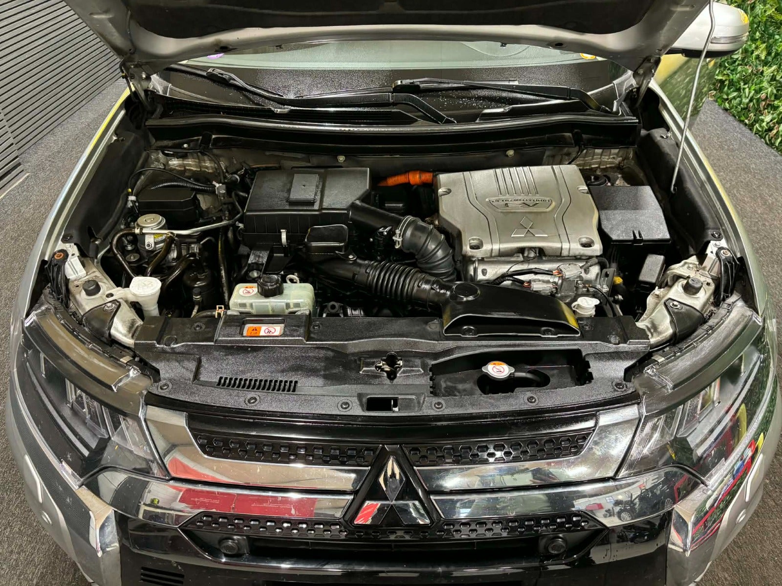 Billede af Mitsubishi Outlander 2,4 PHEV Inform CVT 4WD