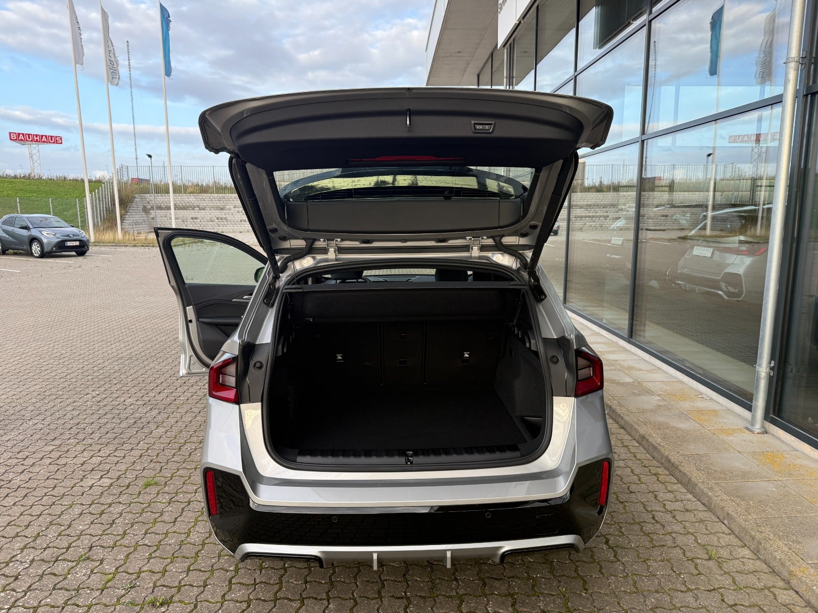 BMW iX1 eDrive20 M-Sport Premium 5d - 17