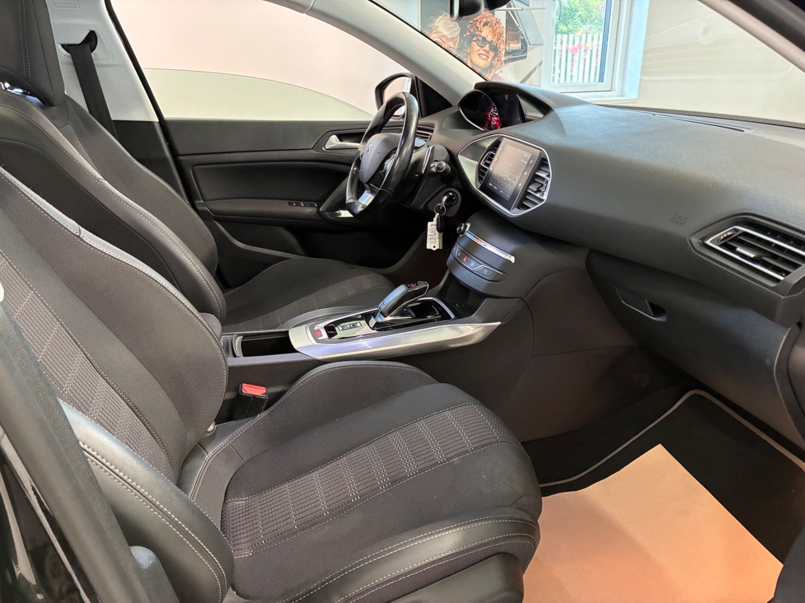 Billede af Peugeot 308 1,5 BlueHDi 130 Selection Sky SW EAT8
