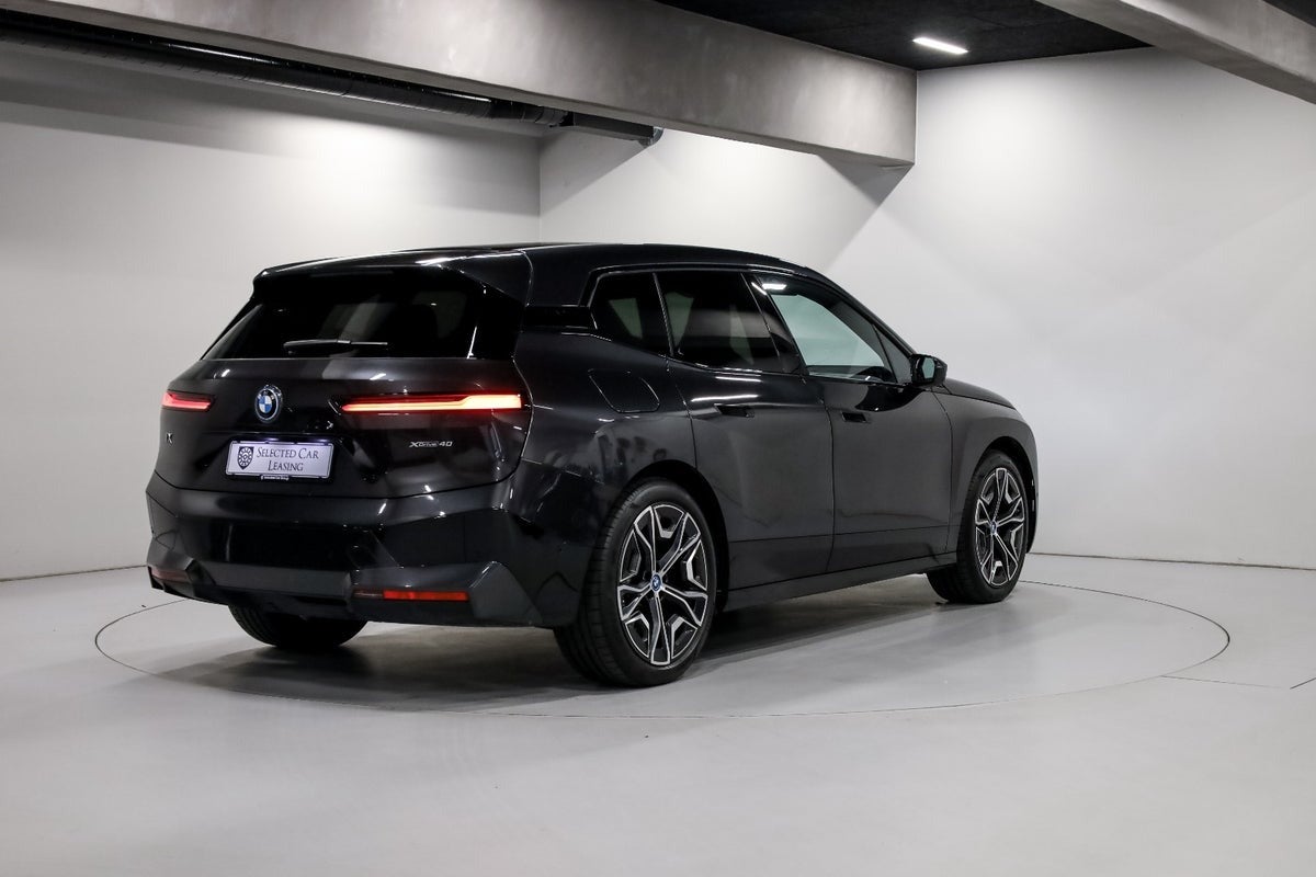 BMW iX xDrive40 Supercharged
