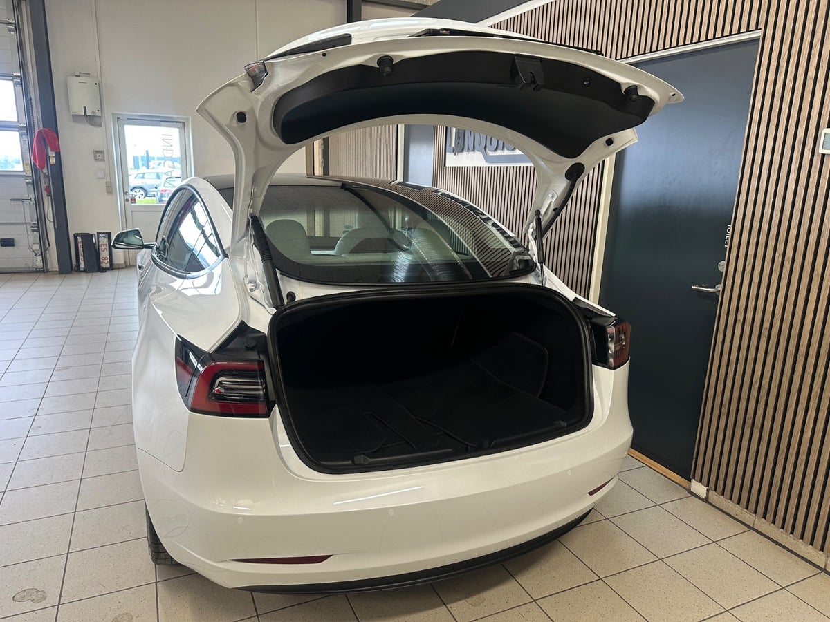 Tesla Model 3 Standard Range+ RWD Tesla Model 3 Standard Range+ RWD