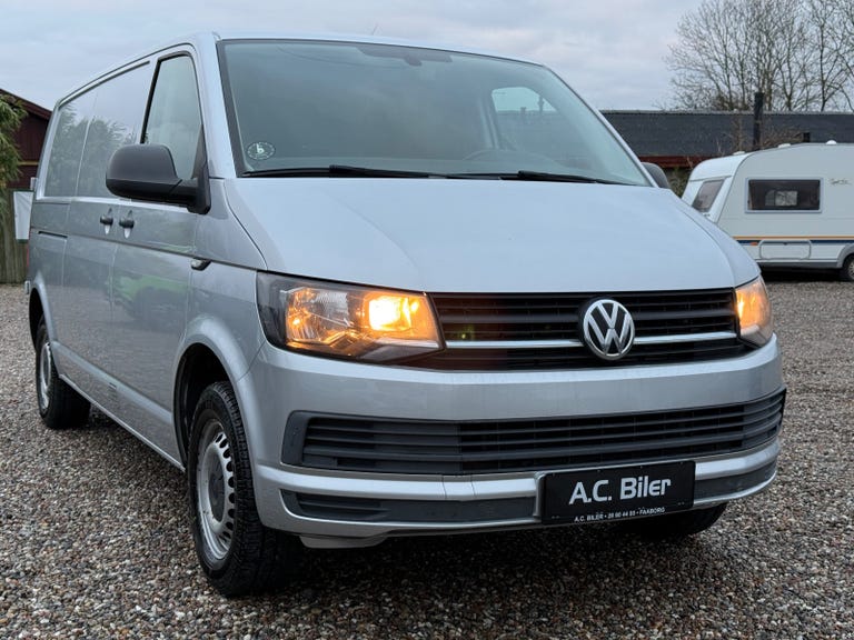VW Transporter TDi 140 Kassevogn lang
