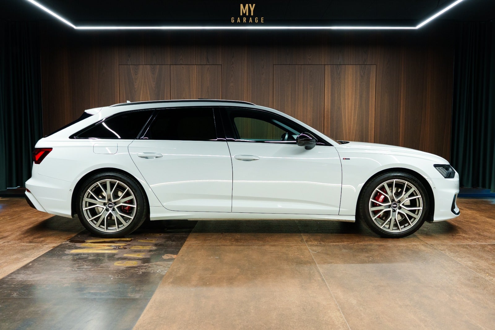 Audi A6 - TFSi Sport Avant quattro S-tr.