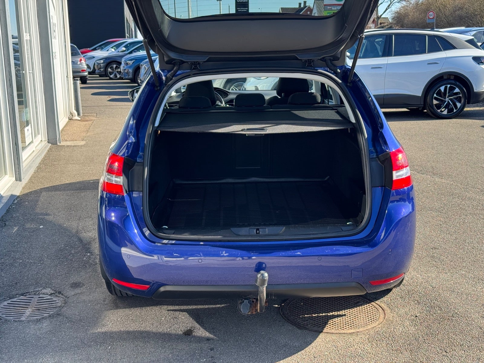 Billede af Peugeot 308 1,5 BlueHDi 130 Allure Sky SW