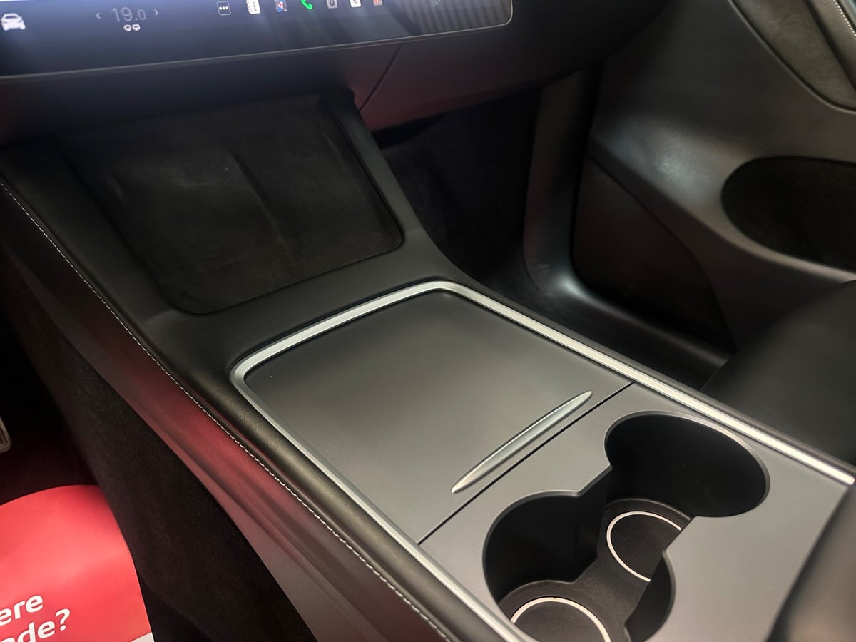 Tesla Model Y Long Range RWD Tesla Model Y Long Range RWD