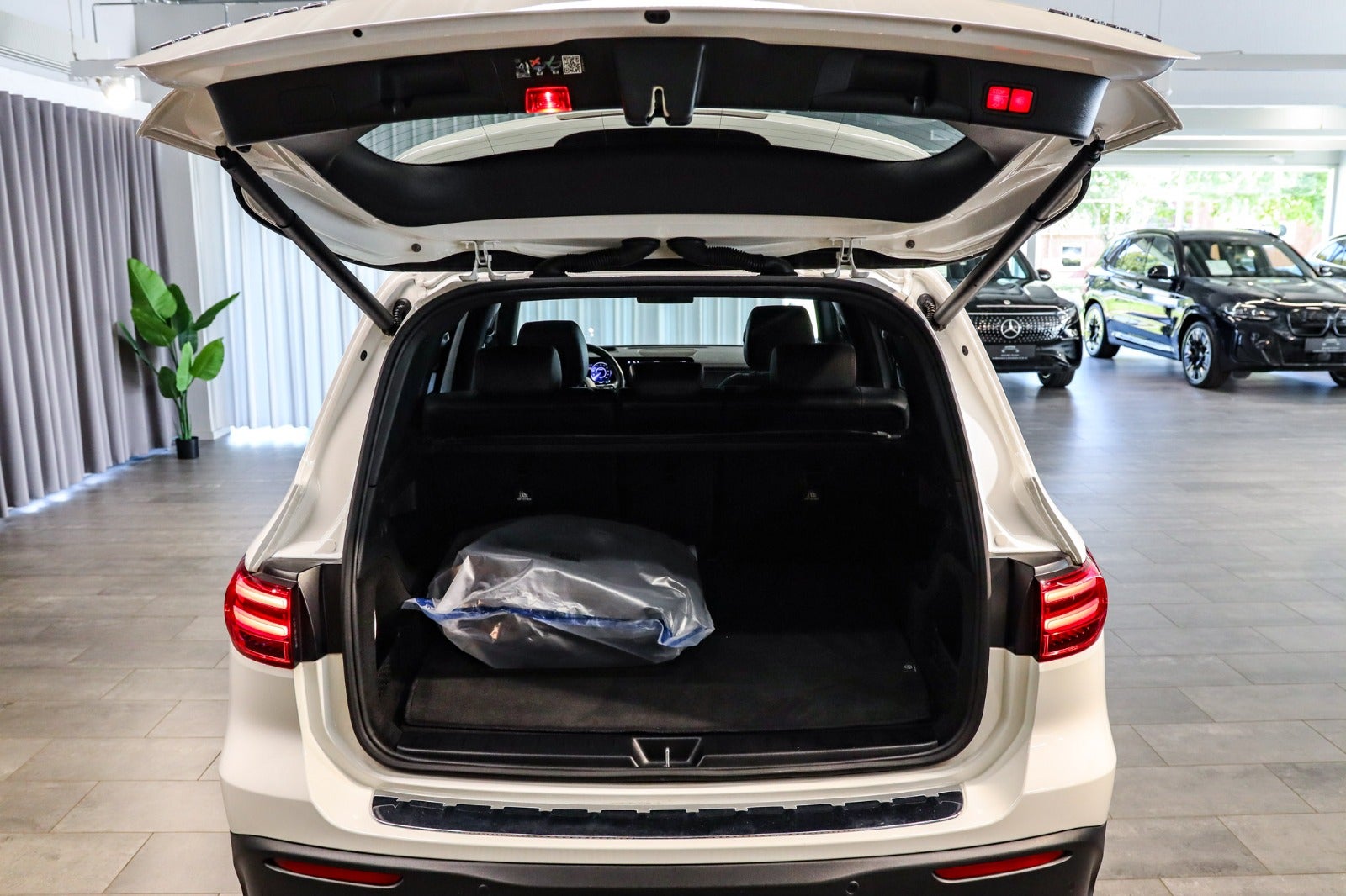 Billede af Mercedes EQB300  AMG Premium 4Matic