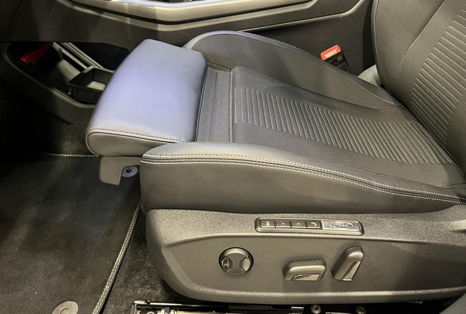 Ford Explorer Select Extended Range