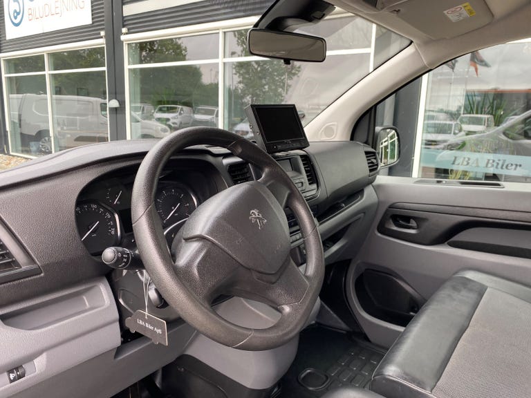 Peugeot Expert BlueHDi 122 L3 Plus EAT8 Van