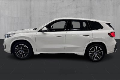 BMW iX1 eDrive20 M-Sport - 1