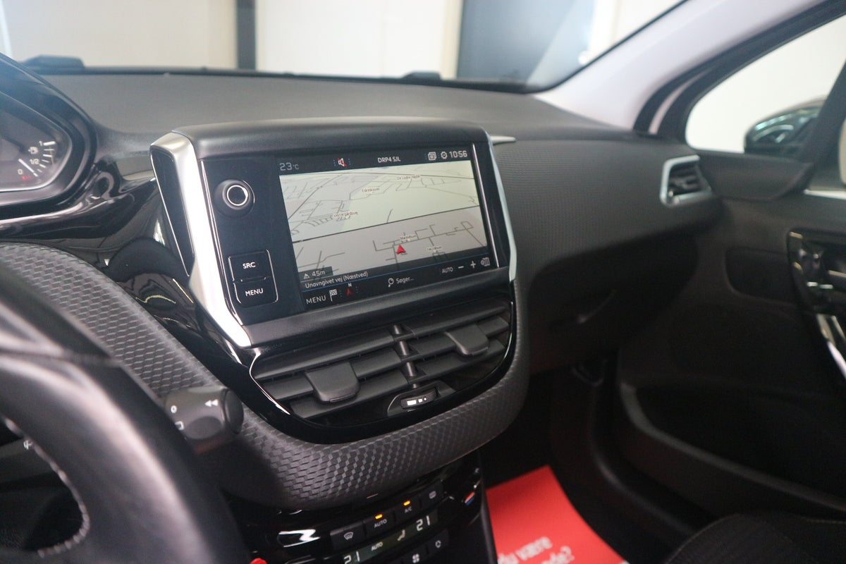 Peugeot 208 PureTech 82 Allure Sky