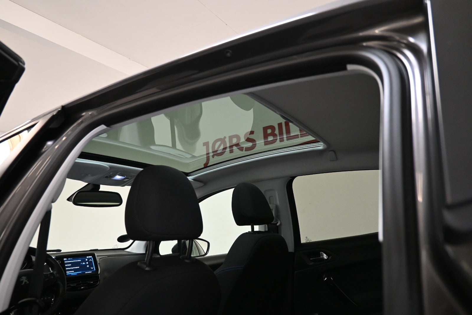 Peugeot 208 BlueHDi 100 Signature Sky