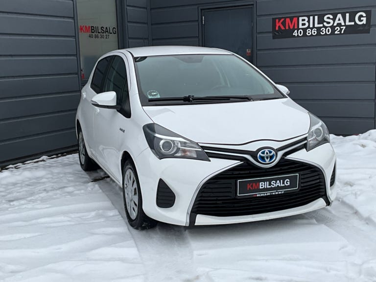 Toyota Yaris Hybrid H1 e-CVT Van