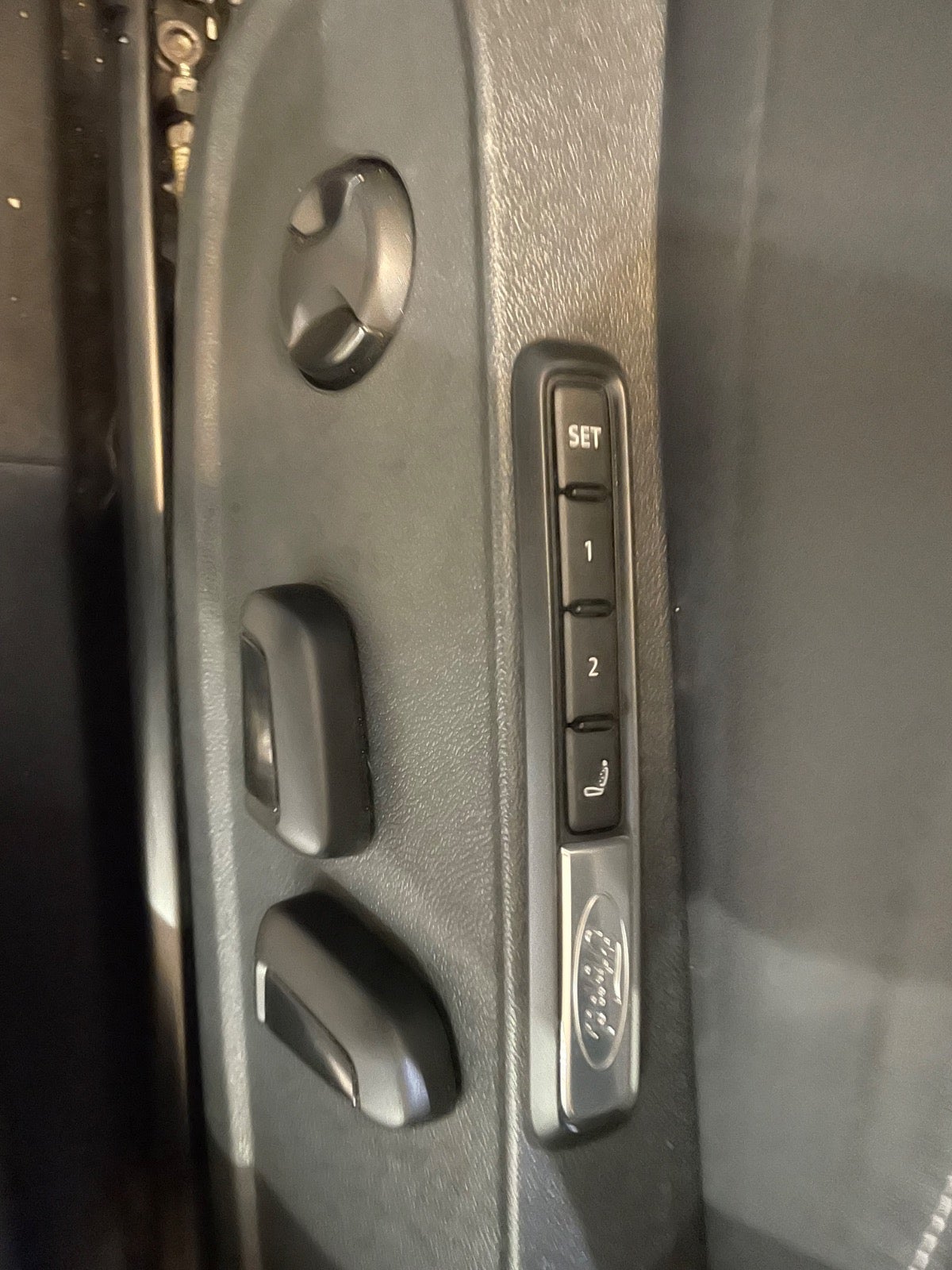 Ford Explorer Premium Extended Range