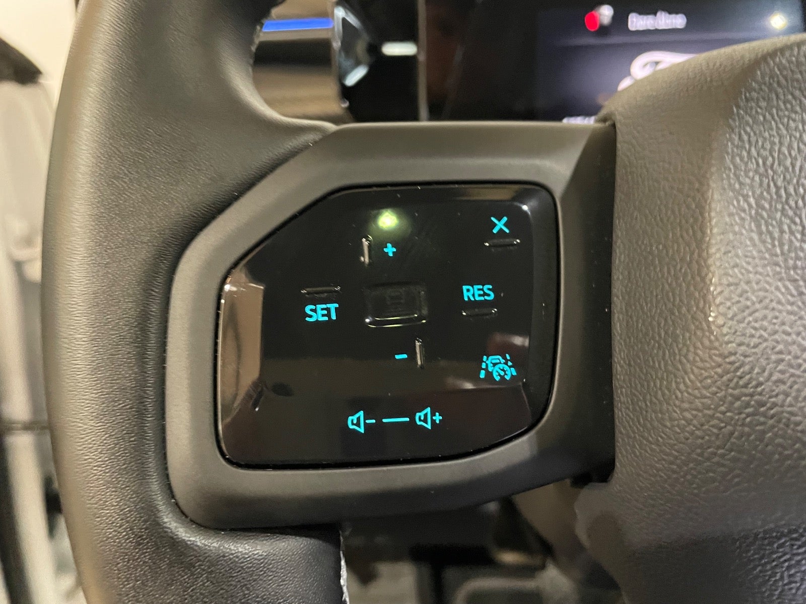 Ford Explorer Premium Extended Range AWD