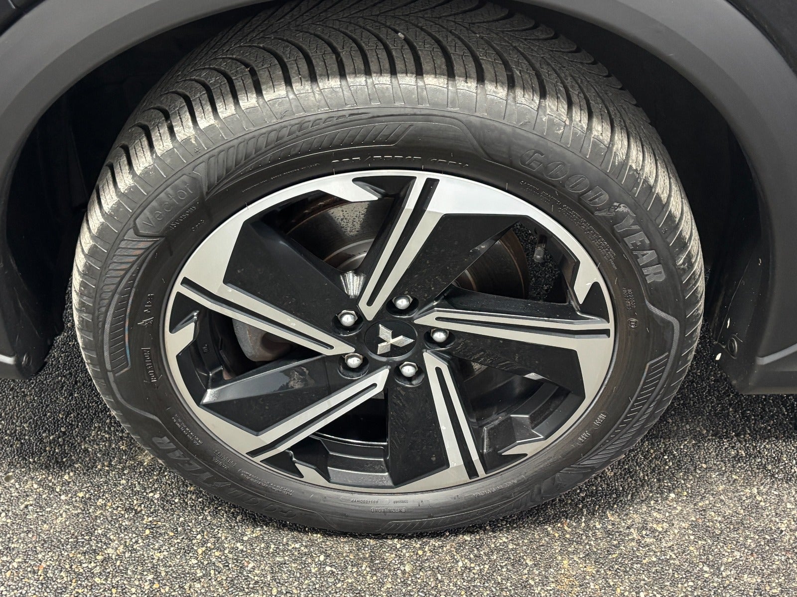 Billede af Mitsubishi Eclipse Cross 2,4 PHEV Invite CVT 4WD