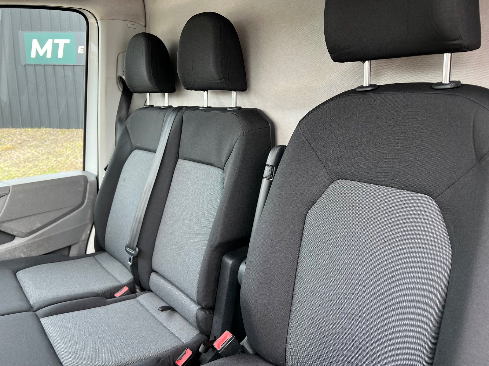 Billede af VW Crafter 35 2,0 TDi 177 Kassevogn L3H2 aut.