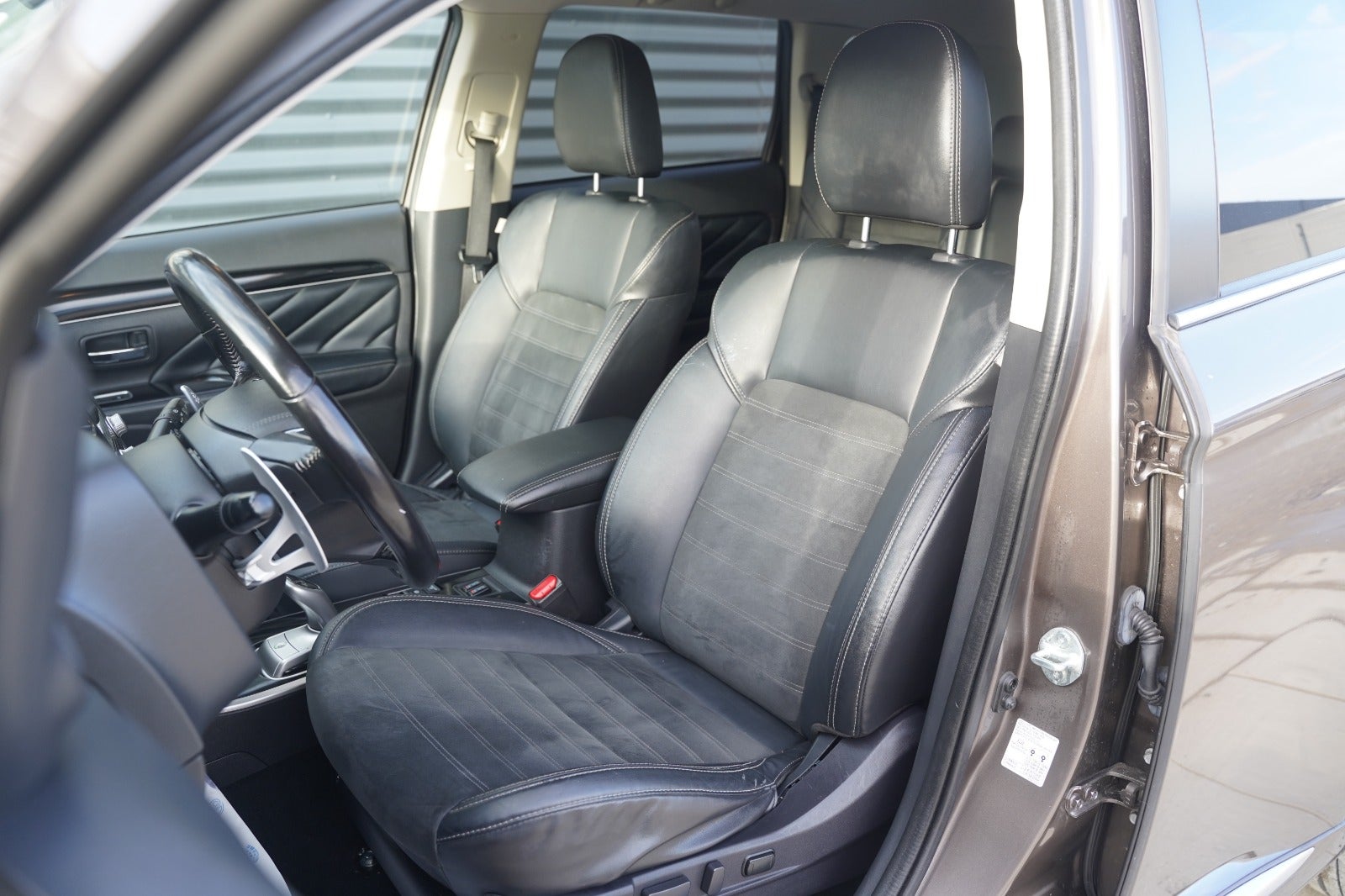 Billede af Mitsubishi Outlander 2,4 PHEV Invite CVT 4WD