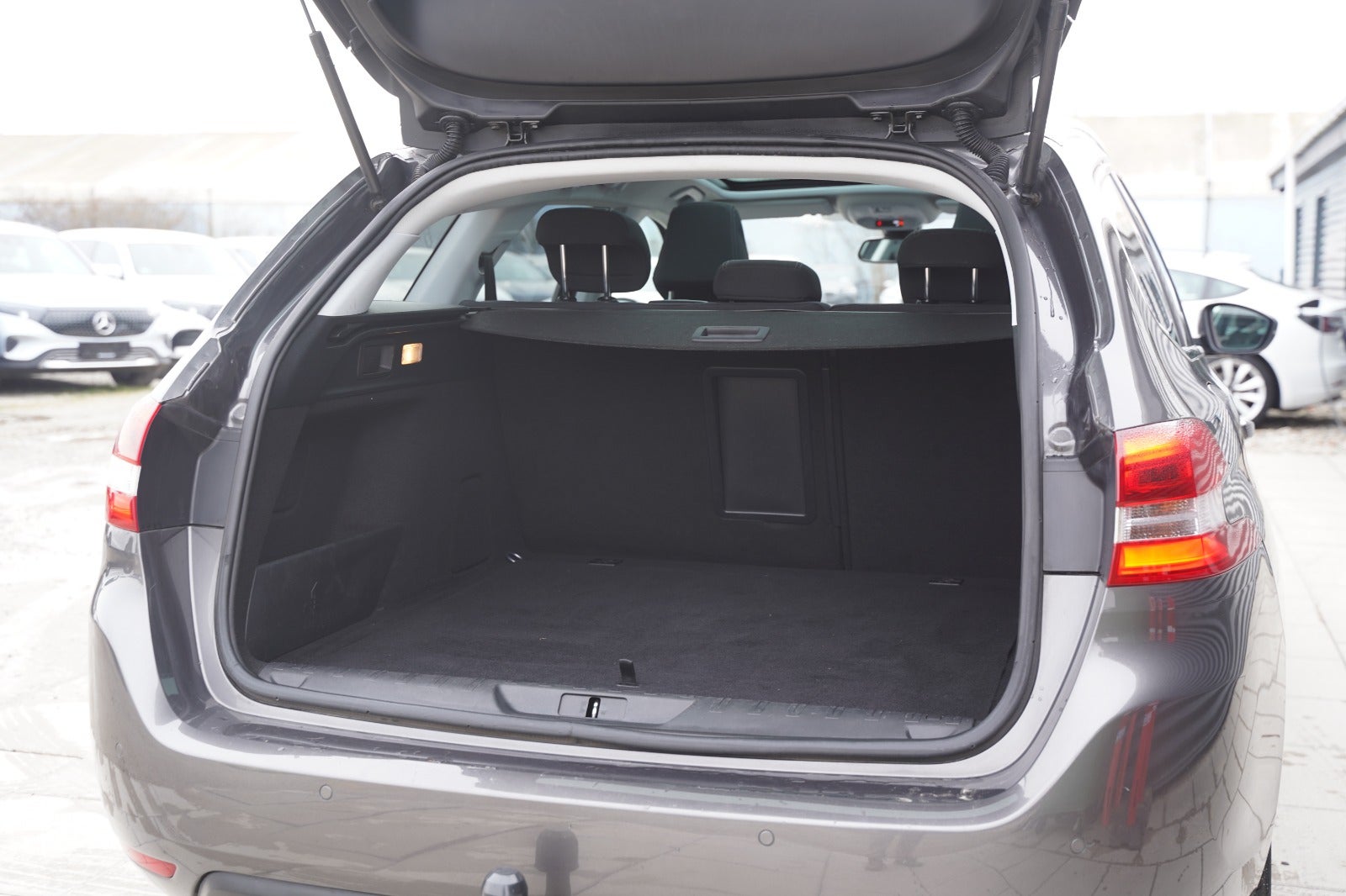 Billede af Peugeot 308 1,6 BlueHDi 120 Selection Sky SW