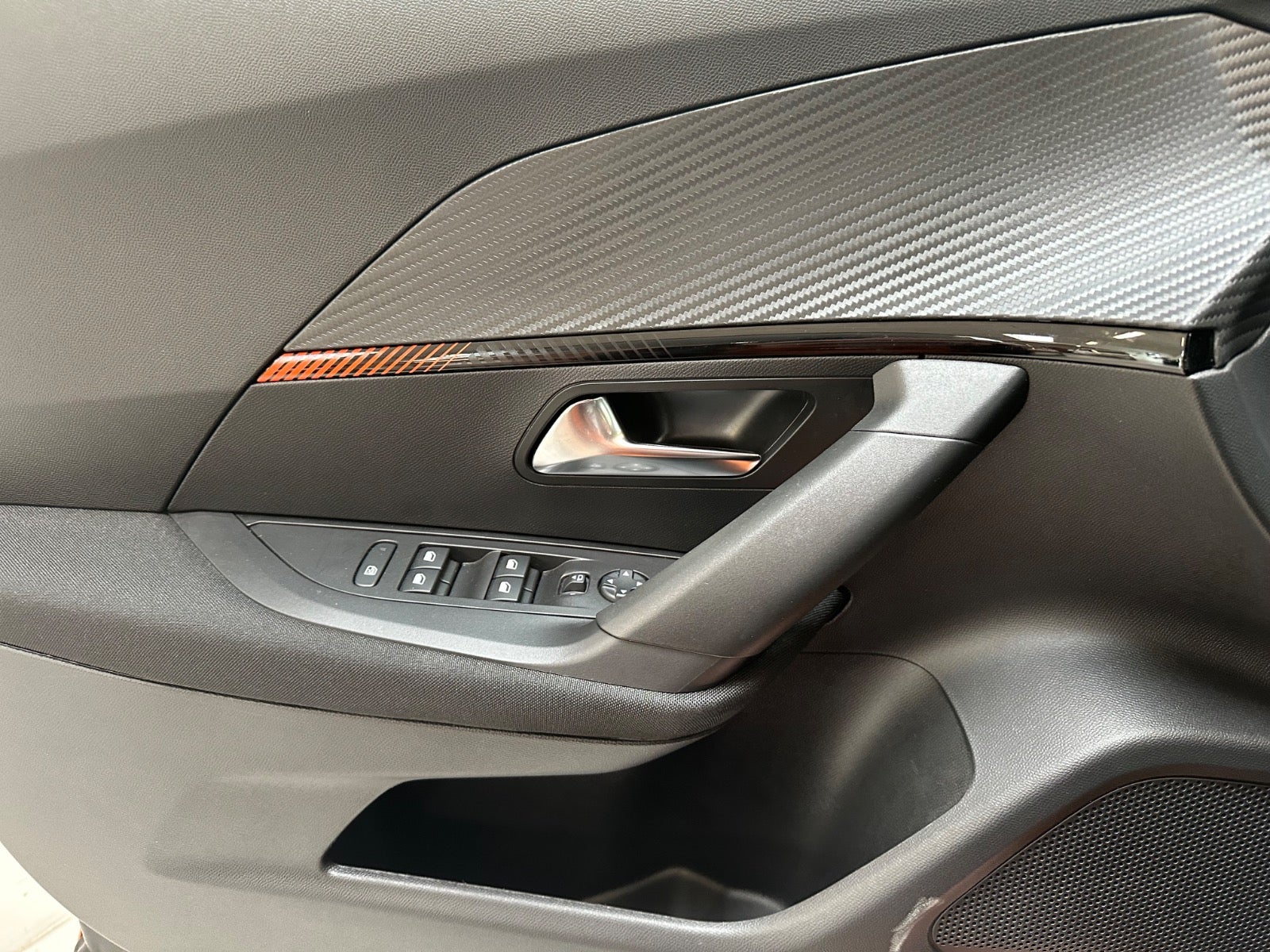 Billede af Peugeot e-2008 50 Active Pack