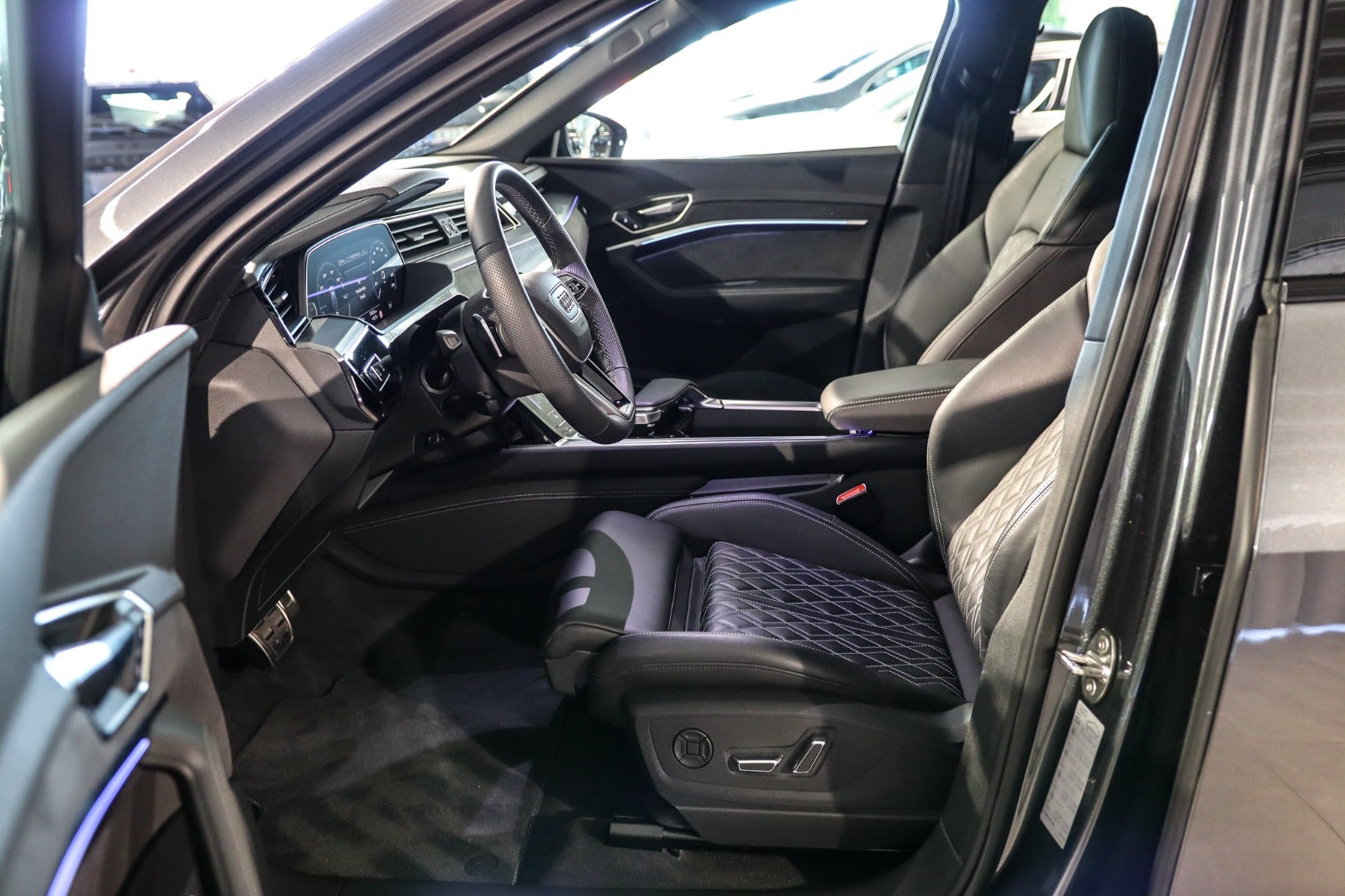 Billede af Audi Q8 e-tron 55 S-line Sportback quattro
