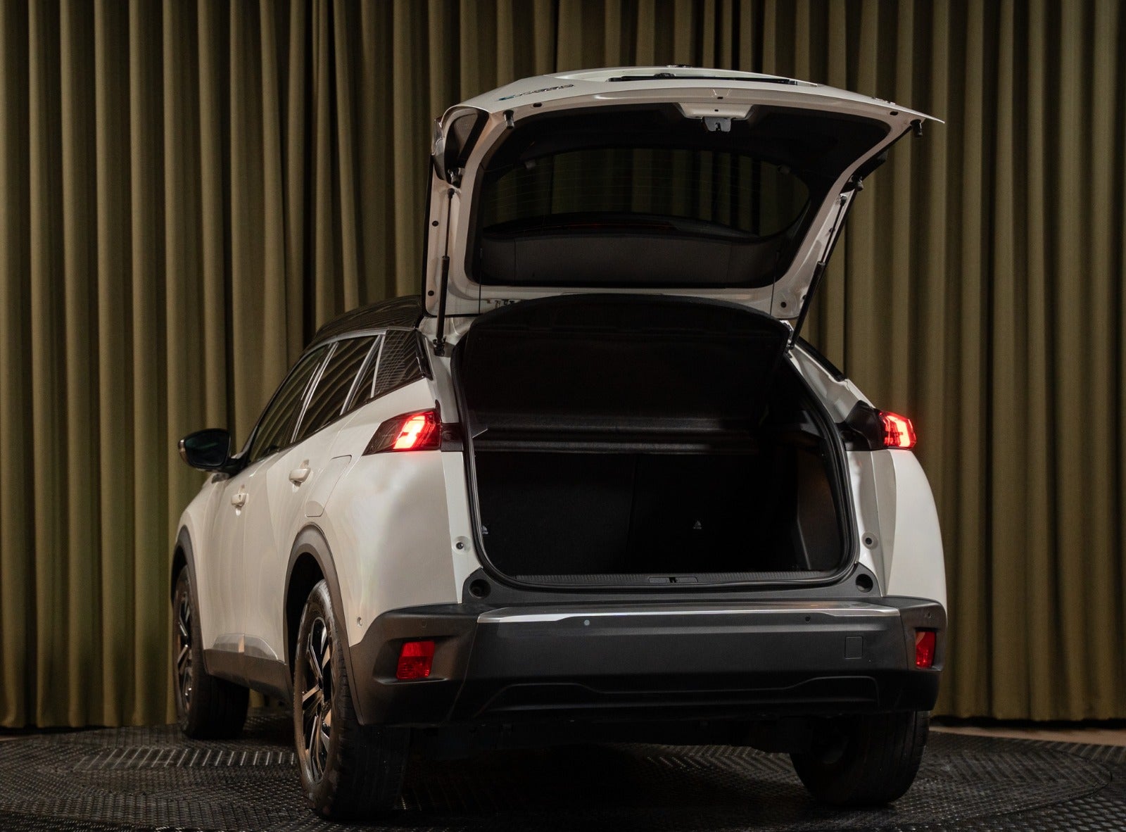 Billede af Peugeot e-2008 50 GT Sky