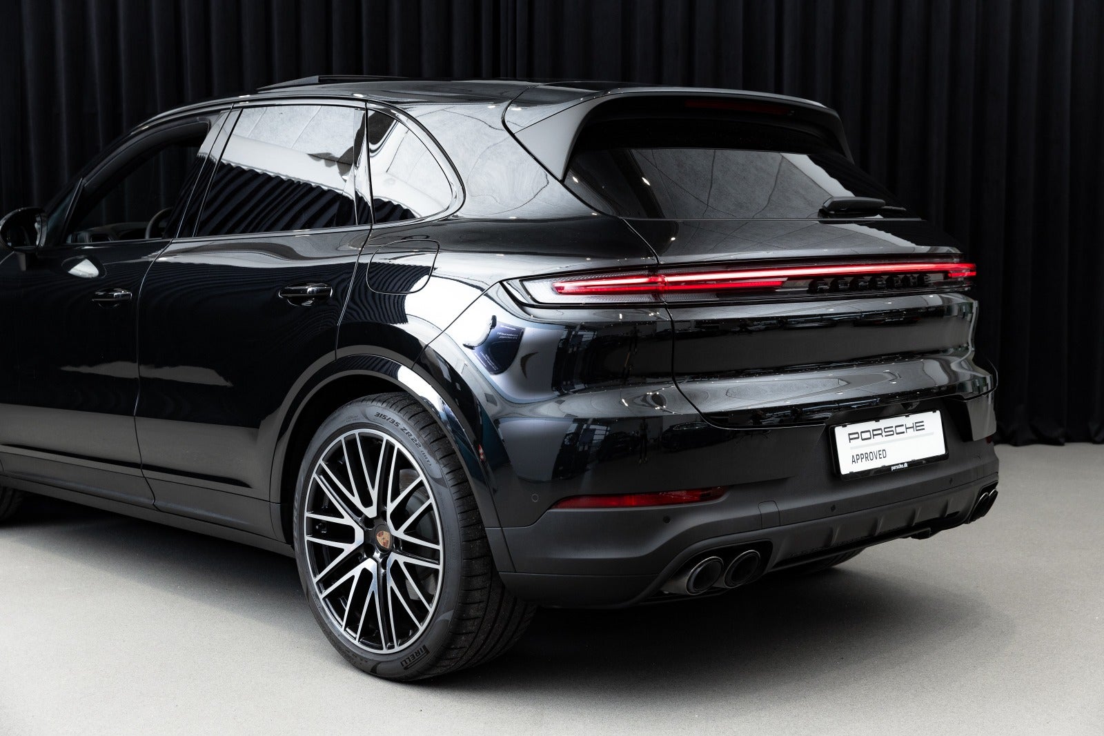 Gallery image 7 of 18