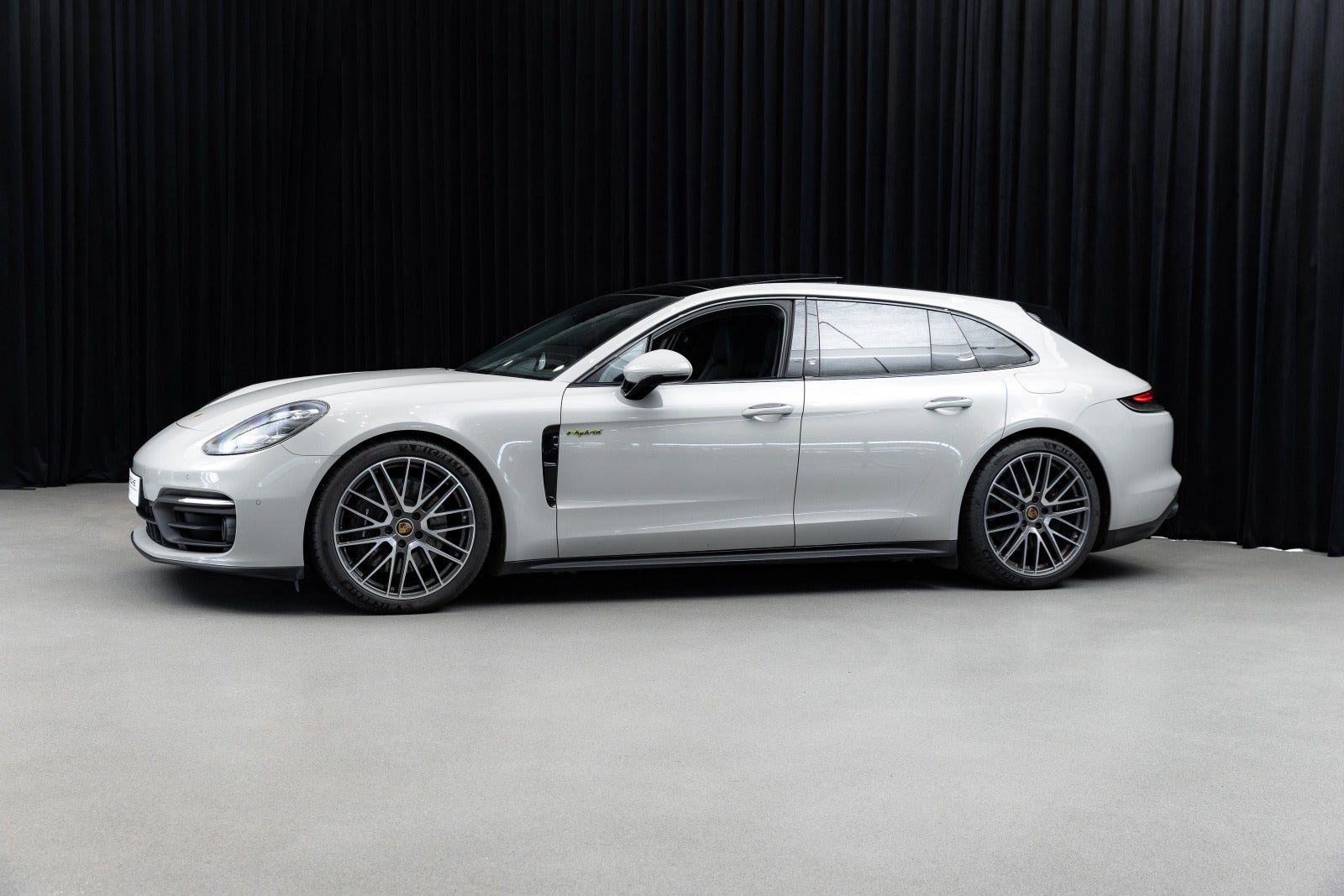 Gallery image 3 of 18