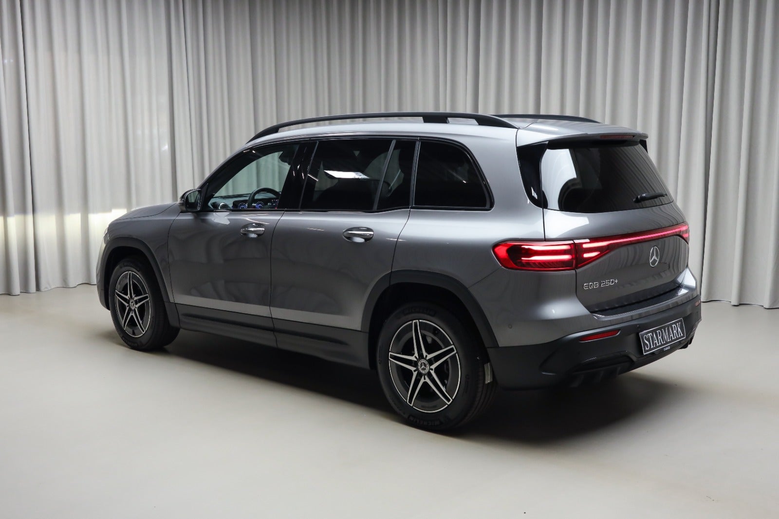 Mercedes-Benz EQB 250+ (3/8)