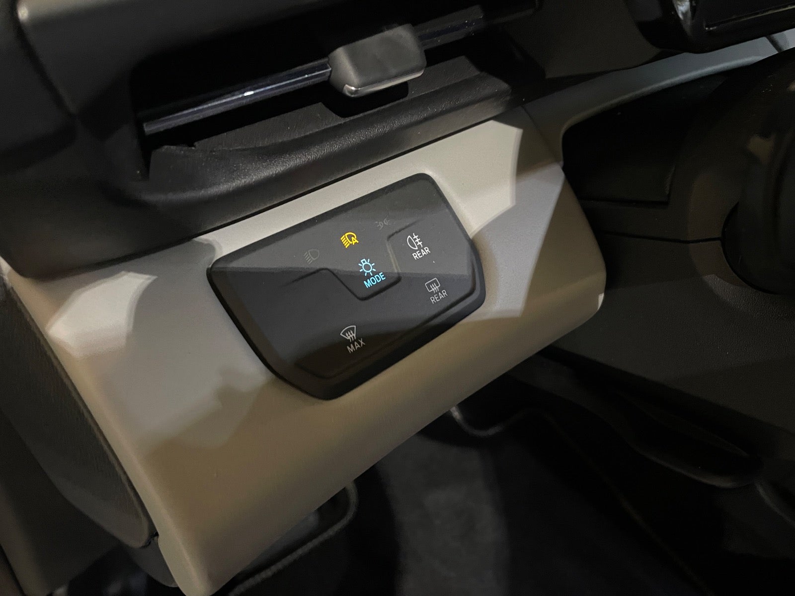 Ford Explorer Select Extended Range