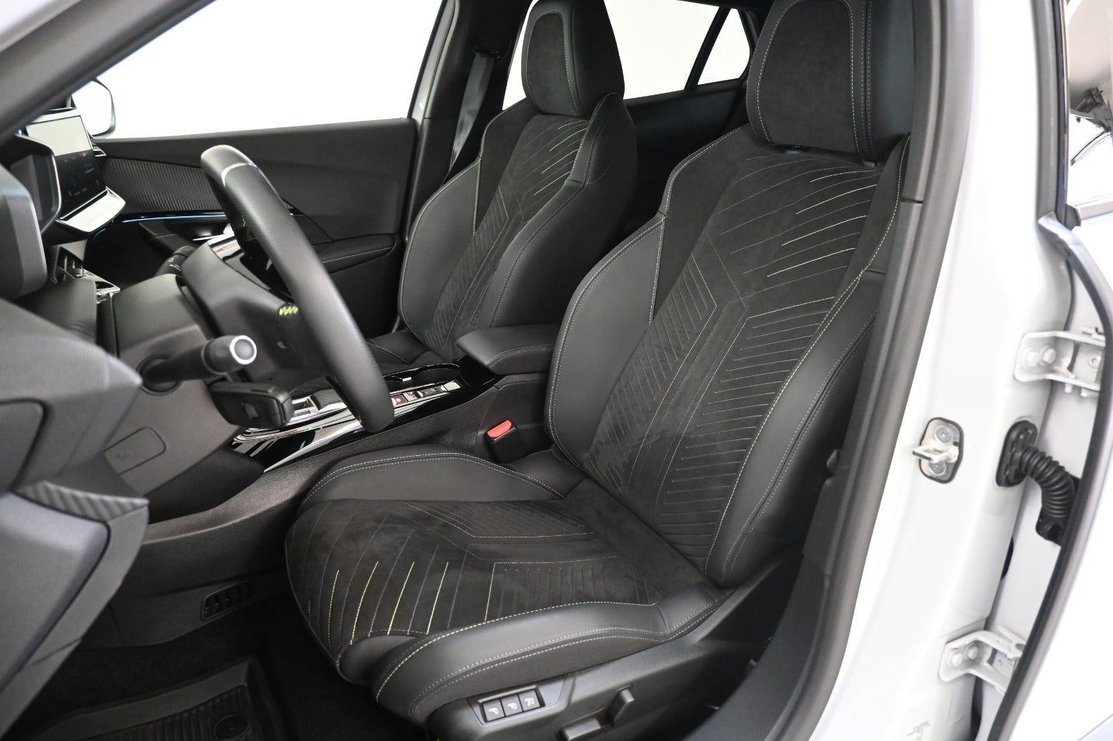 Peugeot e-2008 GT First Edition