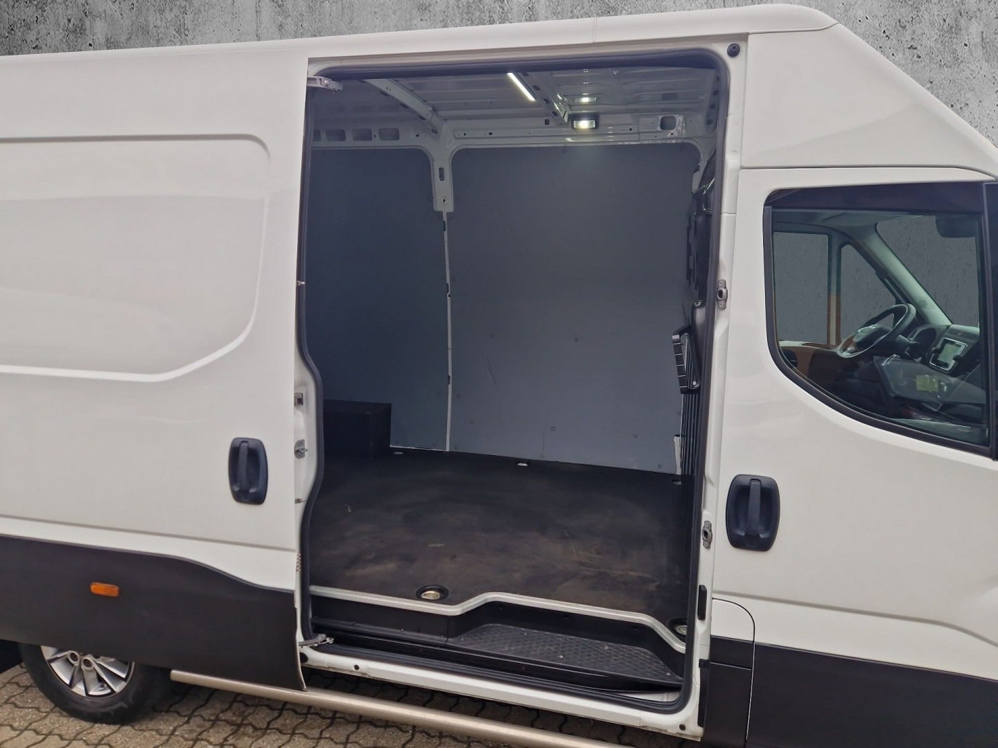 Billede af Iveco Daily 3,0 35S21 12m³ Van AG8