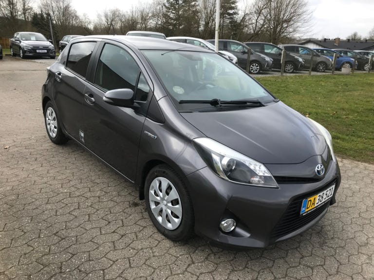 Toyota Yaris Hybrid H2 Touch CVT Van