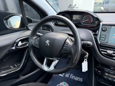 Peugeot 208 PureTech 82 Signature Sky Van